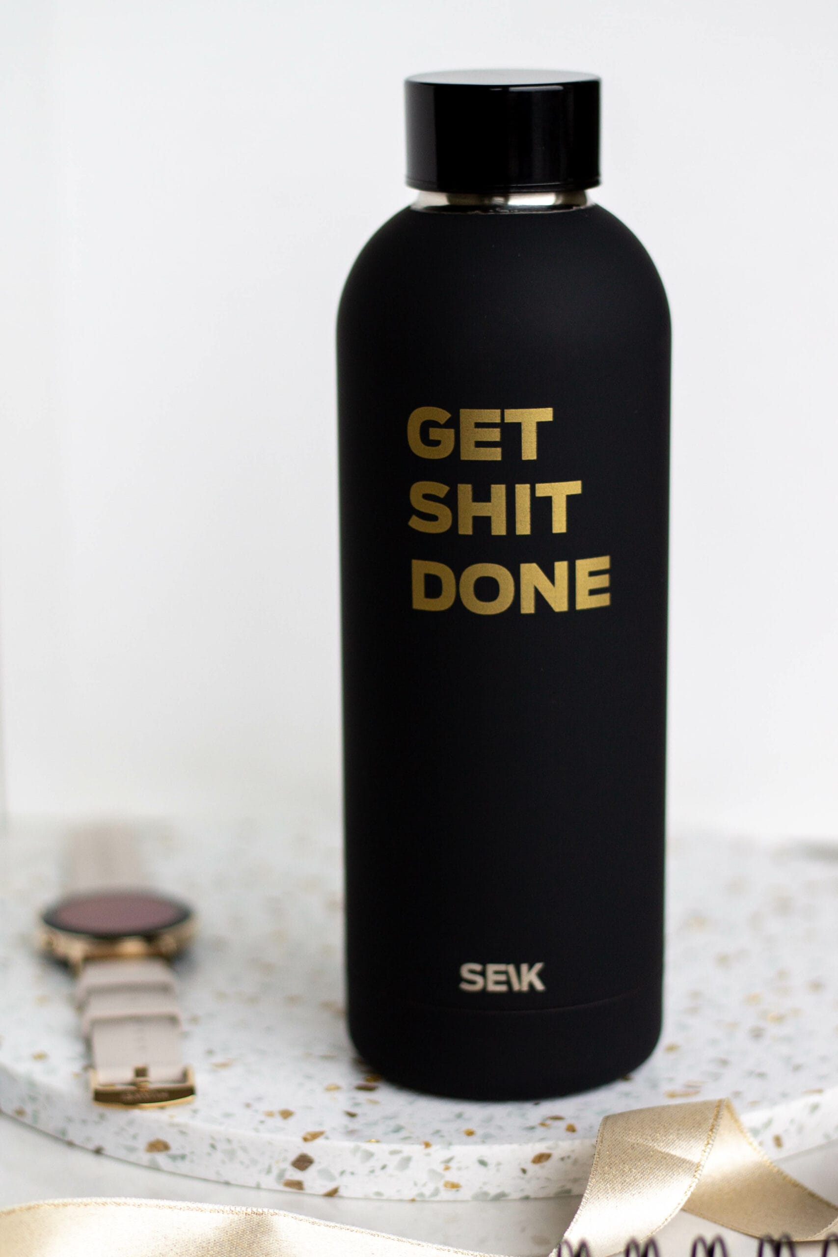 SEIK – Vesipullo / termospullo – Get shit done – musta 500 ml SEIK - Vesipullo / termospullo - Get shit done - musta 500 ml